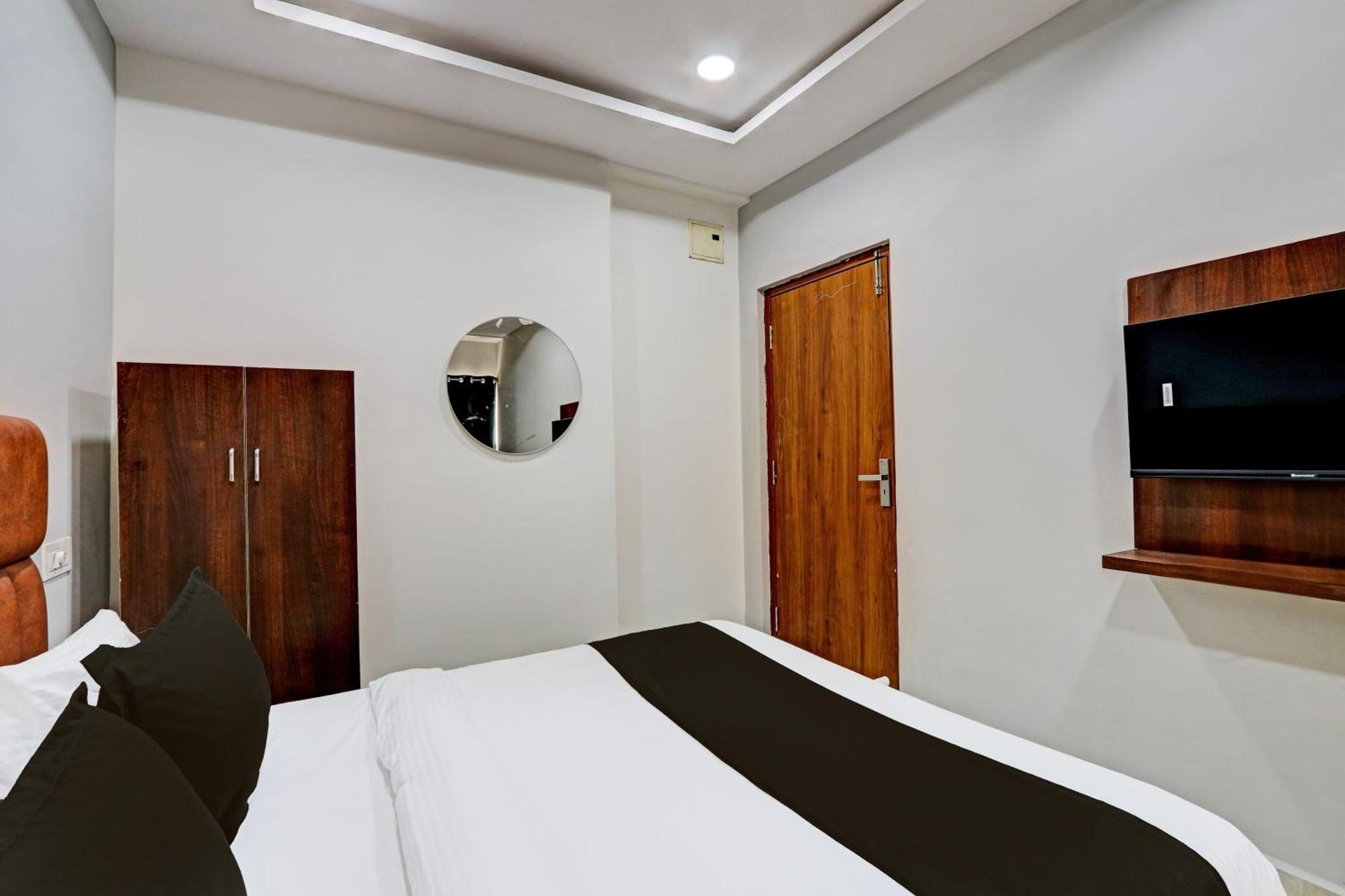 Super Hotel O Lavish Tranquil حيدر أباد المظهر الخارجي الصورة